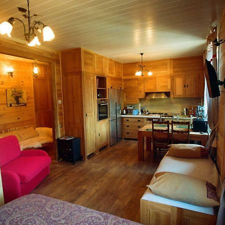 Hello Apartment Анси Екстериор снимка